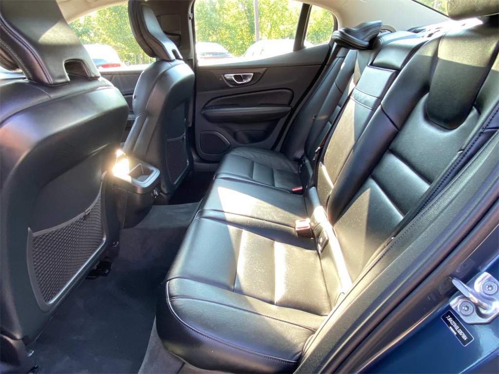 2020 Denim Blue Metallic Volvo S60 T6 Momentum AWD Sedan