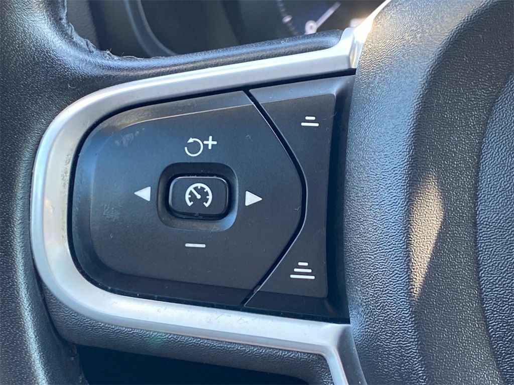 2020 Denim Blue Metallic Volvo S60 T6 Momentum AWD Sedan