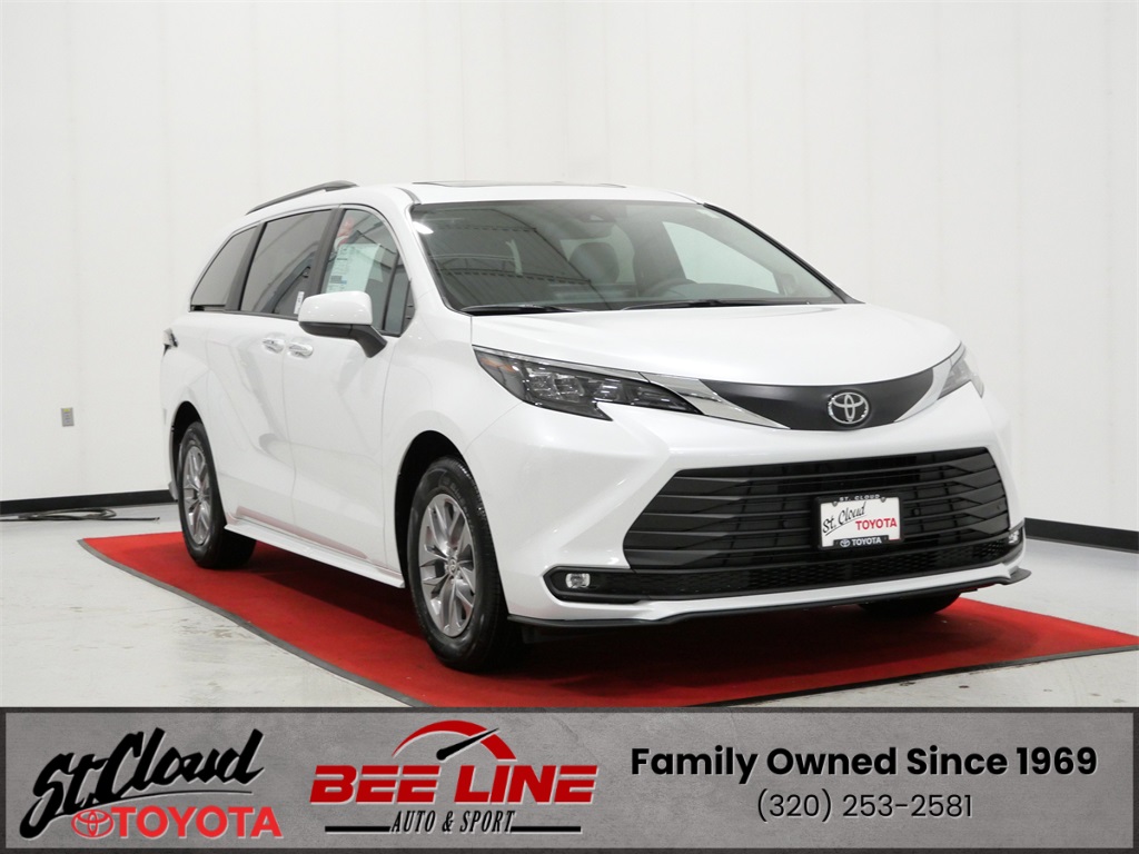 2026 Toyota Sienna XLE's photo