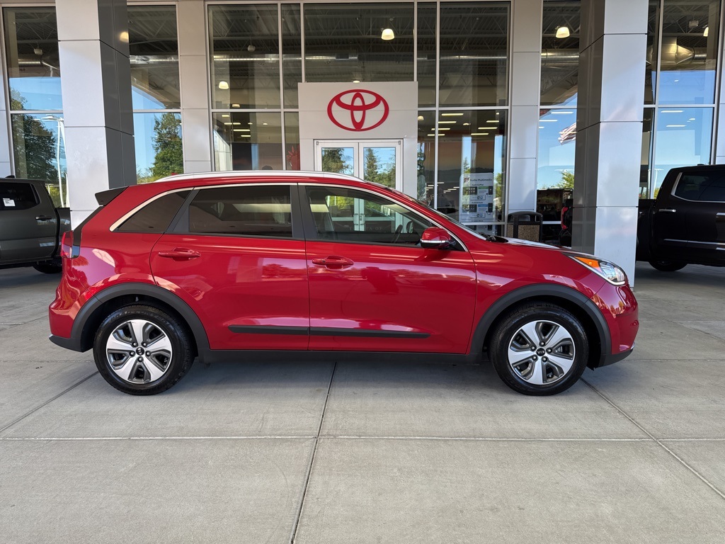 Used 2019 Kia Niro EX with VIN KNDCC3LC7K5330302 for sale in Tumwater, WA