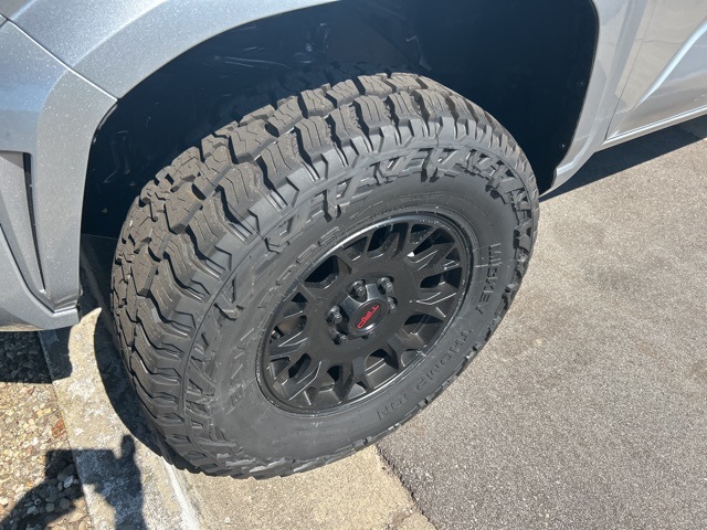 2025 Toyota Tacoma SR5 Double Cab photo 2