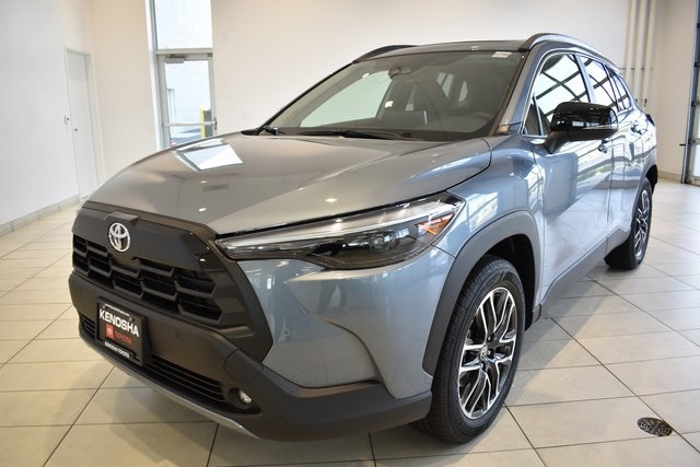 2026 Toyota Corolla Cross XLE photo 2