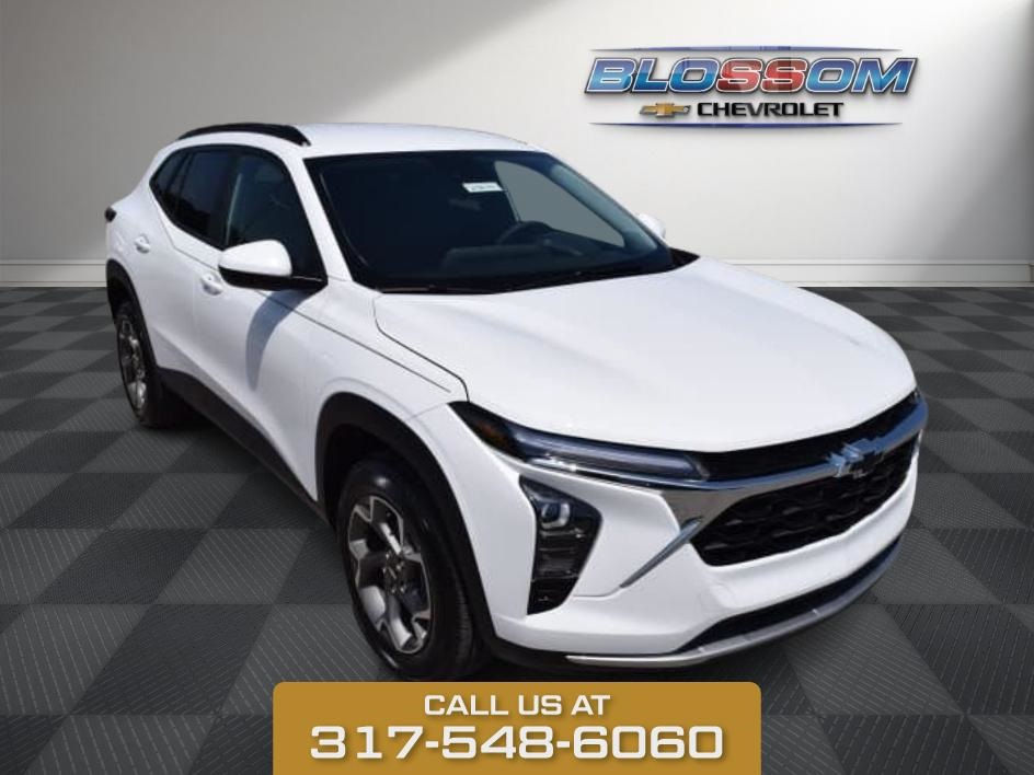 2025 Summit White Chevrolet Trax LT FWD SUV