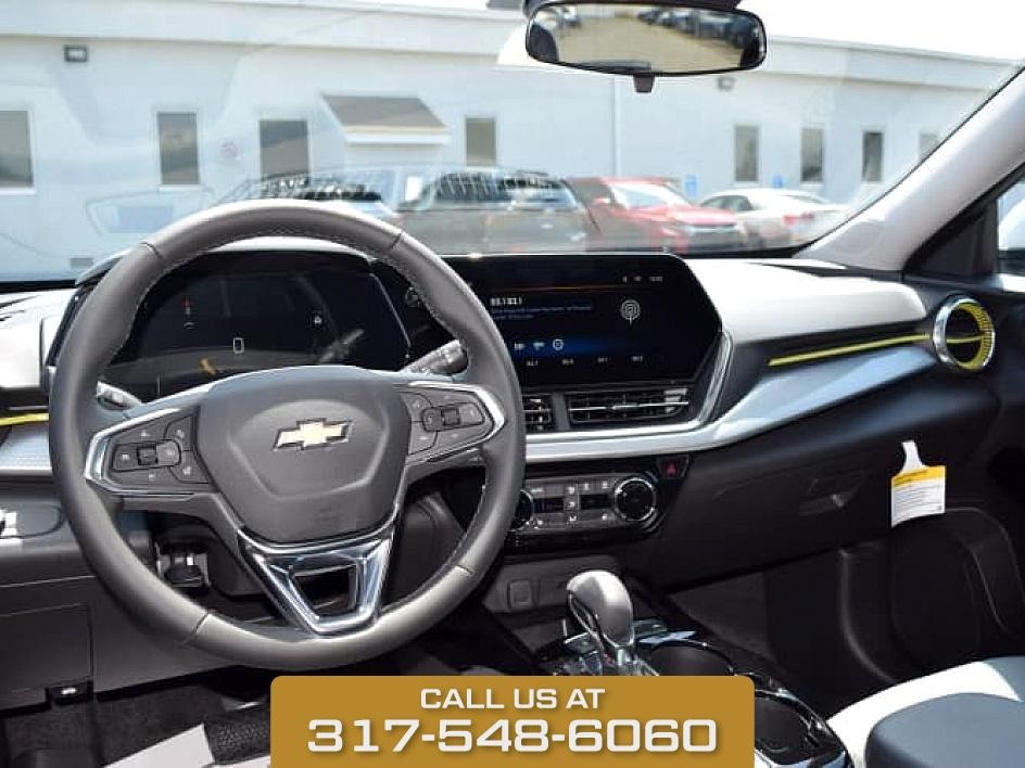 2025 Summit White Chevrolet Trax LT FWD SUV