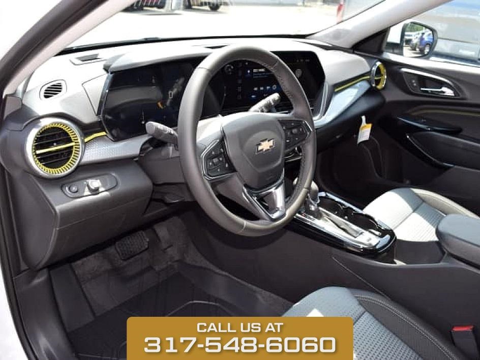 2025 Summit White Chevrolet Trax LT FWD SUV