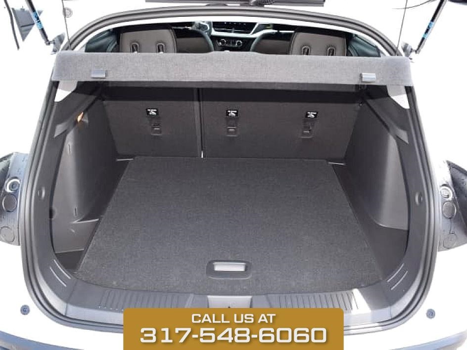 2025 Summit White Chevrolet Trax LT FWD SUV