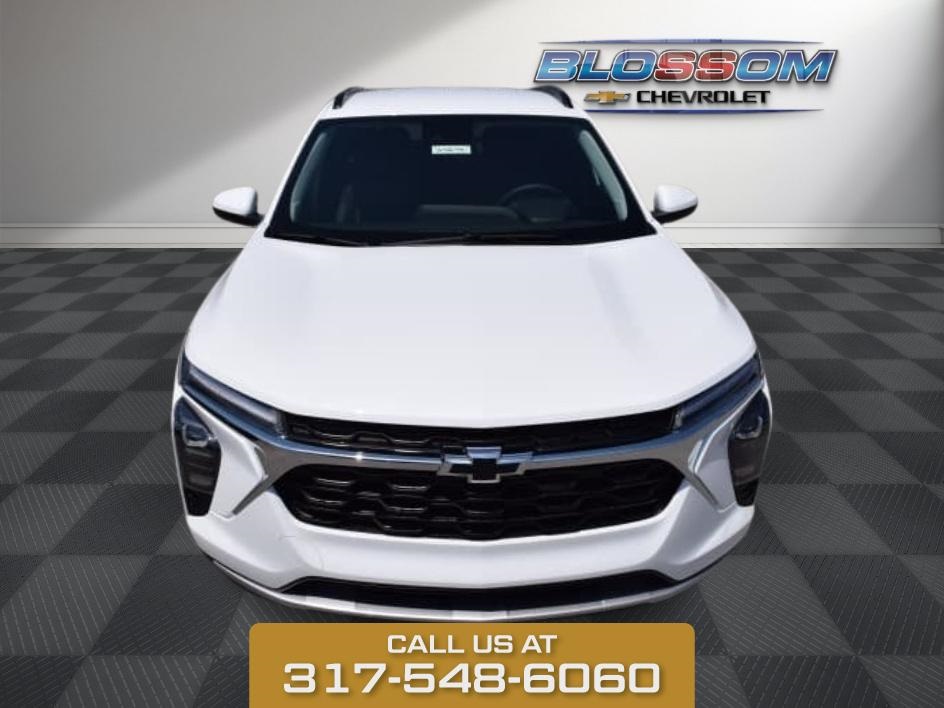 2025 Summit White Chevrolet Trax LT FWD SUV