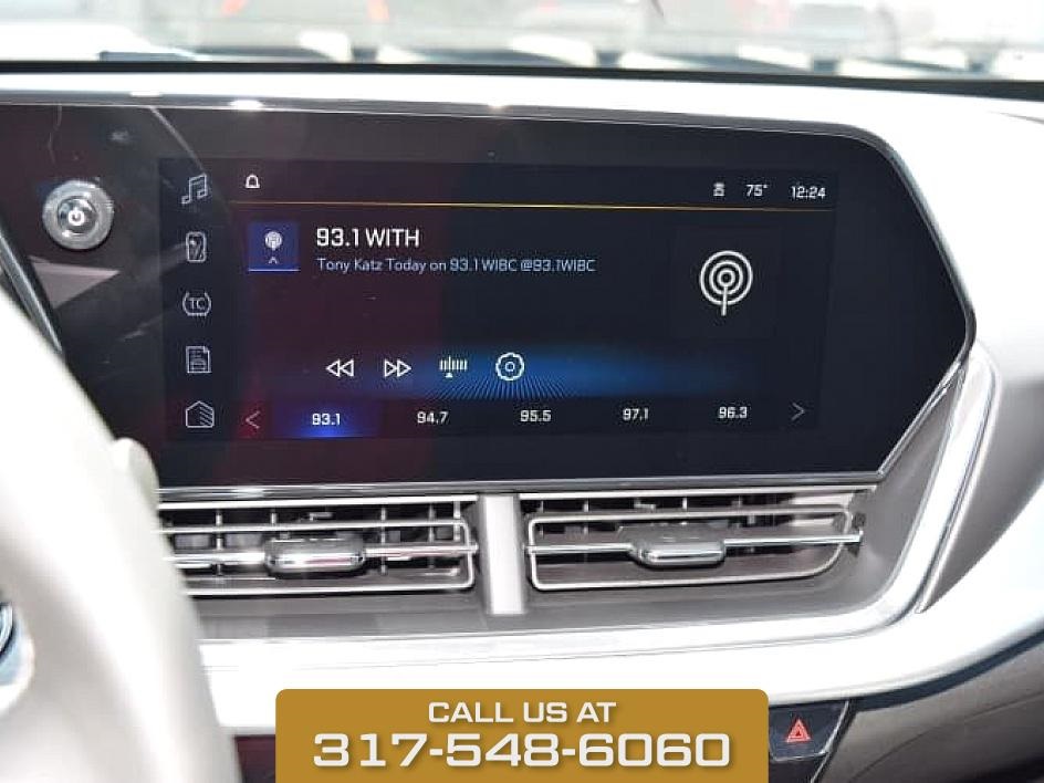 2025 Summit White Chevrolet Trax LT FWD SUV