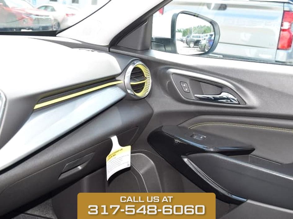 2025 Summit White Chevrolet Trax LT FWD SUV