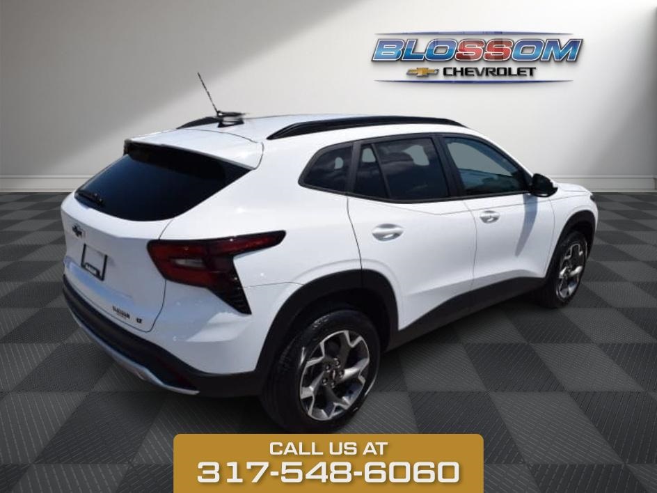 2025 Summit White Chevrolet Trax LT FWD SUV
