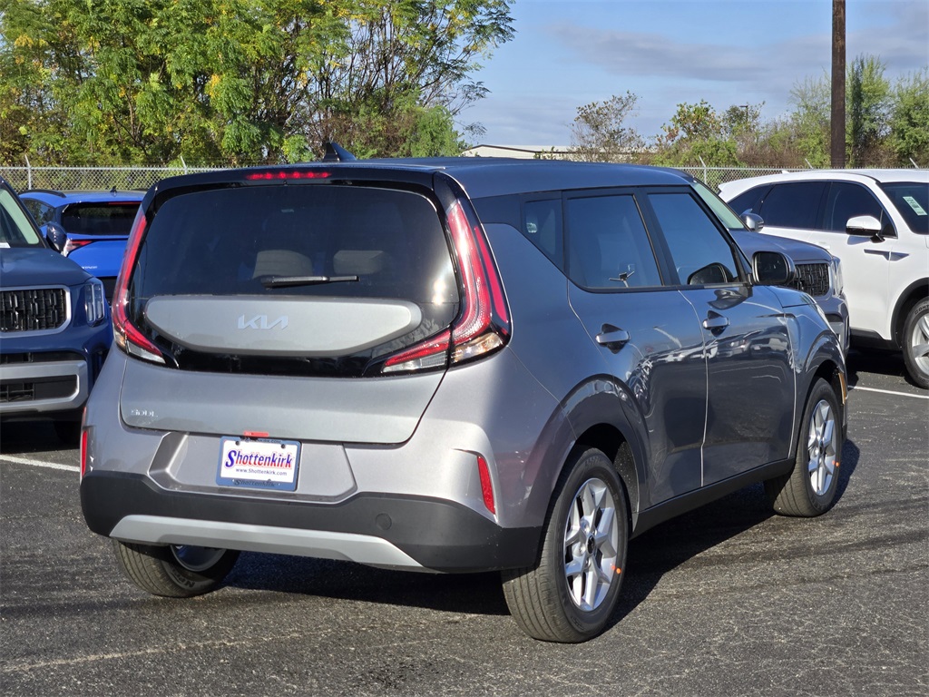 2025 Kia Soul LX S photo 2