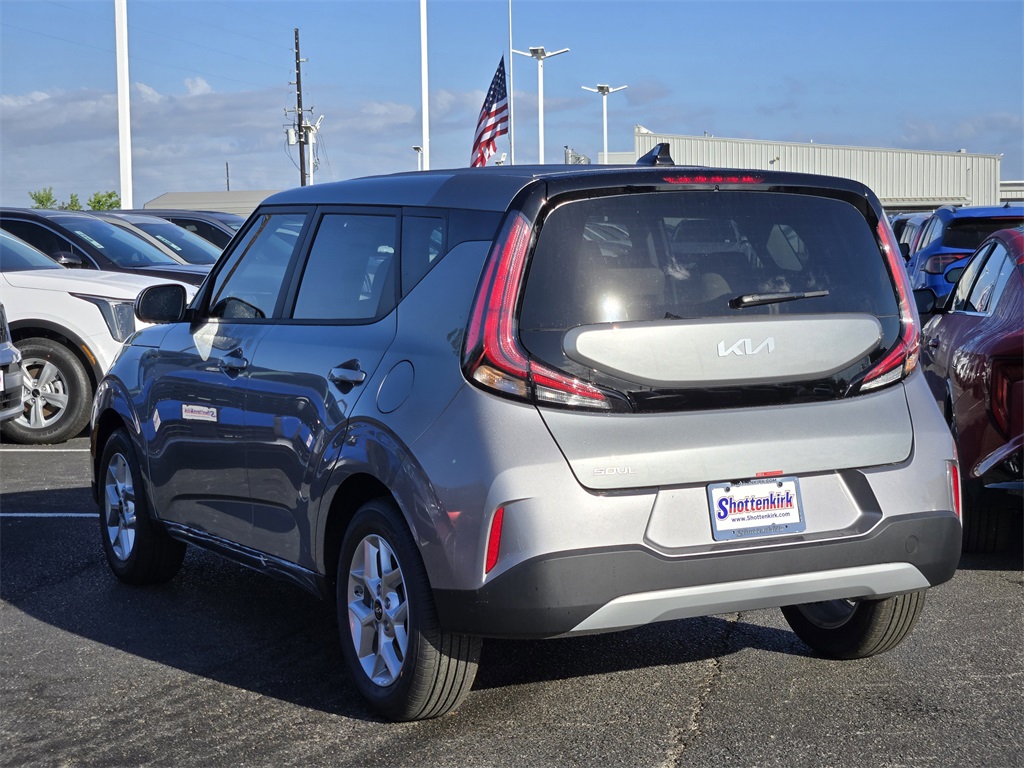 2025 Kia Soul LX S photo 3
