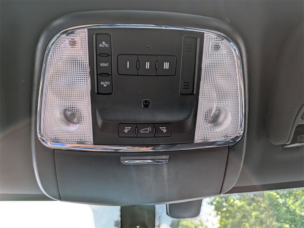 2021 Jeep Grand Cherokee Laredo X photo 15