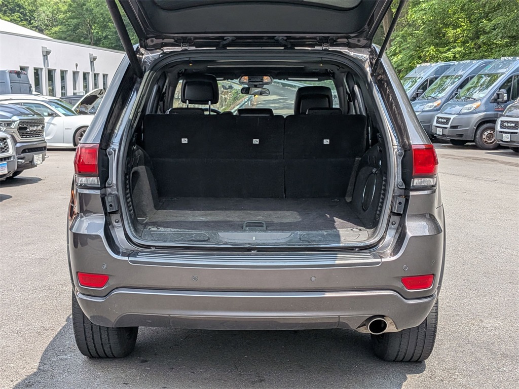 2021 Jeep Grand Cherokee Laredo X photo 2