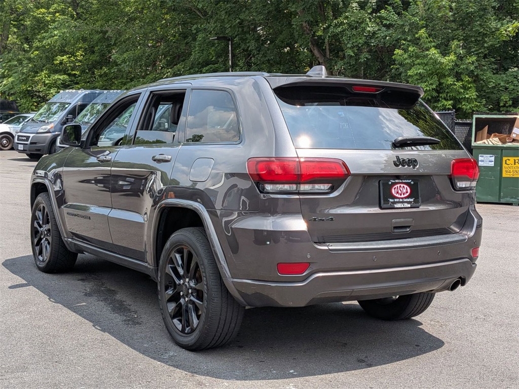 2021 Jeep Grand Cherokee Laredo X photo 3