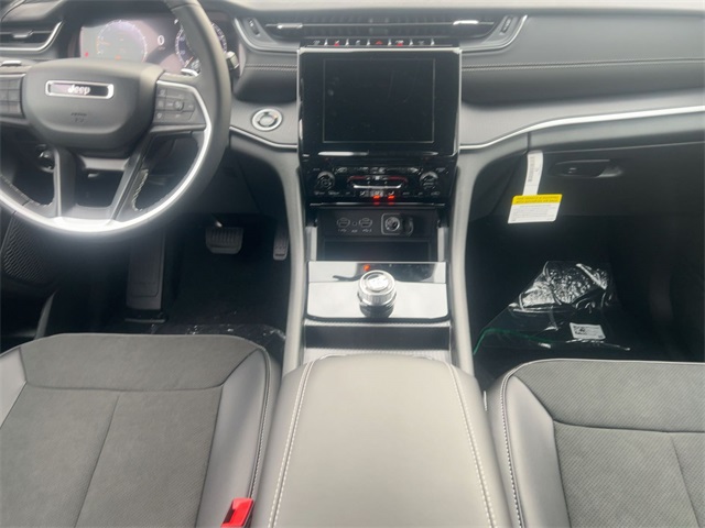 new 2025 Jeep Grand Cherokee car, priced at $42,711