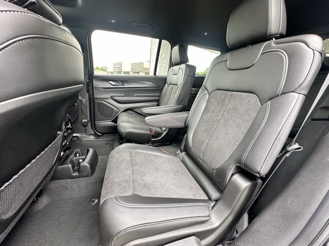 2025 Diamond Black Crystal Pearlcoat Jeep Grand Cherokee L Altitude X 4X4 SUV