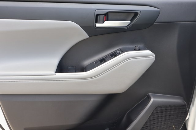2021 Toyota Highlander XLE photo 9