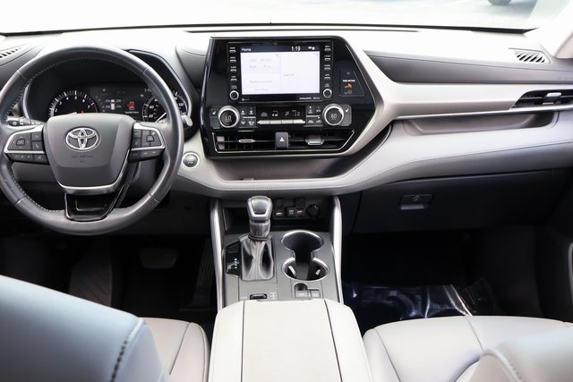 2021 Toyota Highlander XLE photo 13