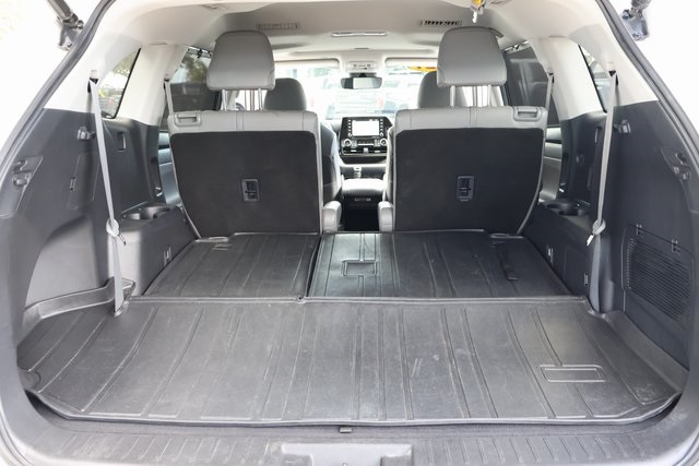 2021 Toyota Highlander XLE photo 17