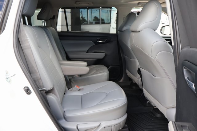 2021 Toyota Highlander XLE photo 18
