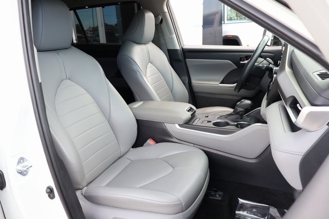 2021 Toyota Highlander XLE photo 19