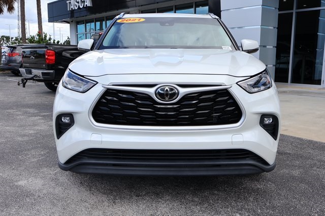 2021 Toyota Highlander XLE photo 3