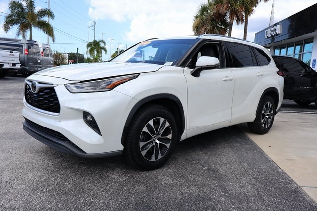 2021 Toyota Highlander XLE photo 4