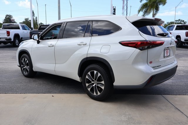 2021 Toyota Highlander XLE photo 5