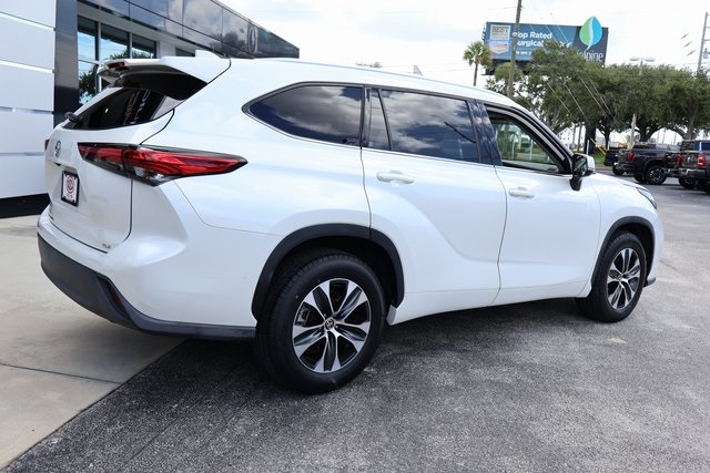2021 Toyota Highlander XLE photo 7