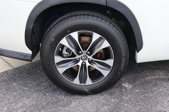 2021 Toyota Highlander XLE photo 8