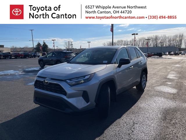 2025 Toyota RAV4 LE's photo