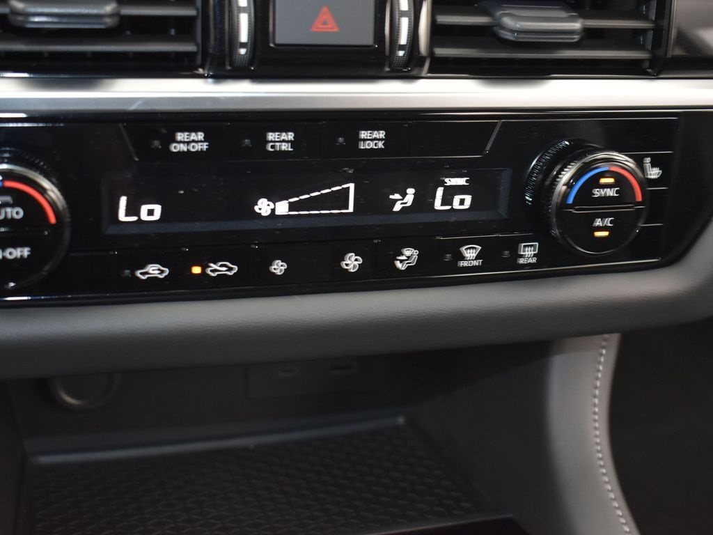 2025 Nissan Pathfinder SV photo 11