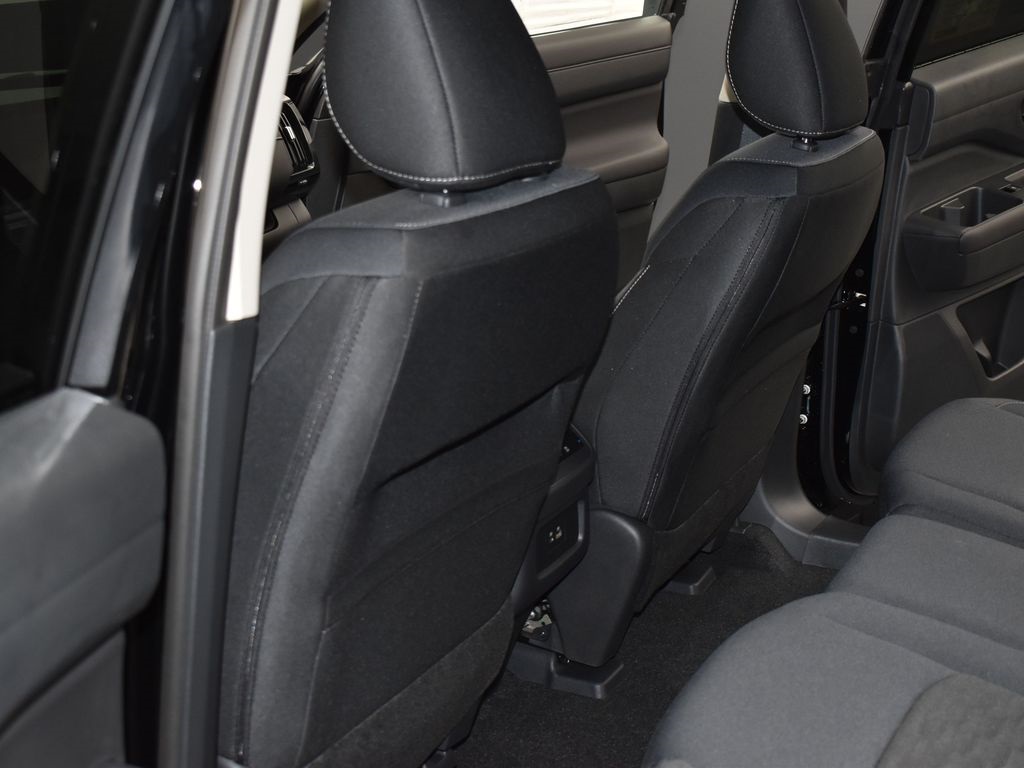 2025 Nissan Pathfinder SV photo 16