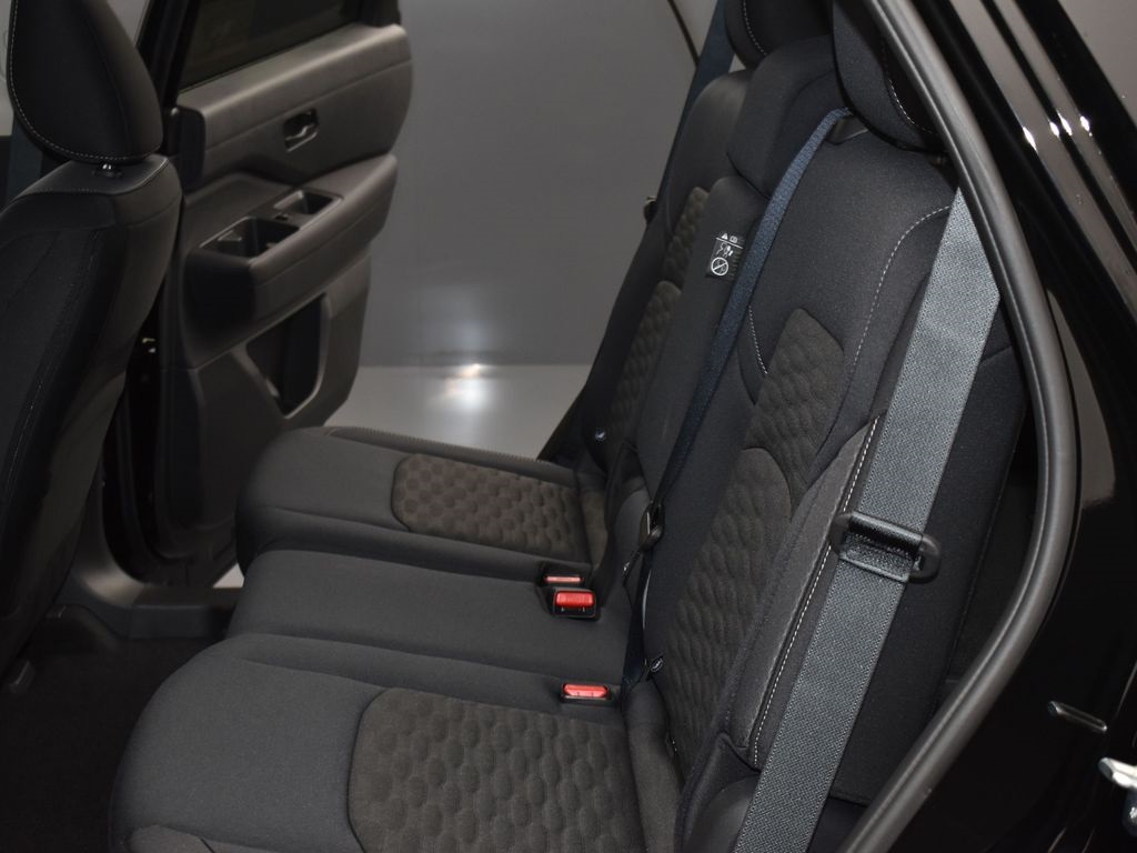 2025 Nissan Pathfinder SV photo 17