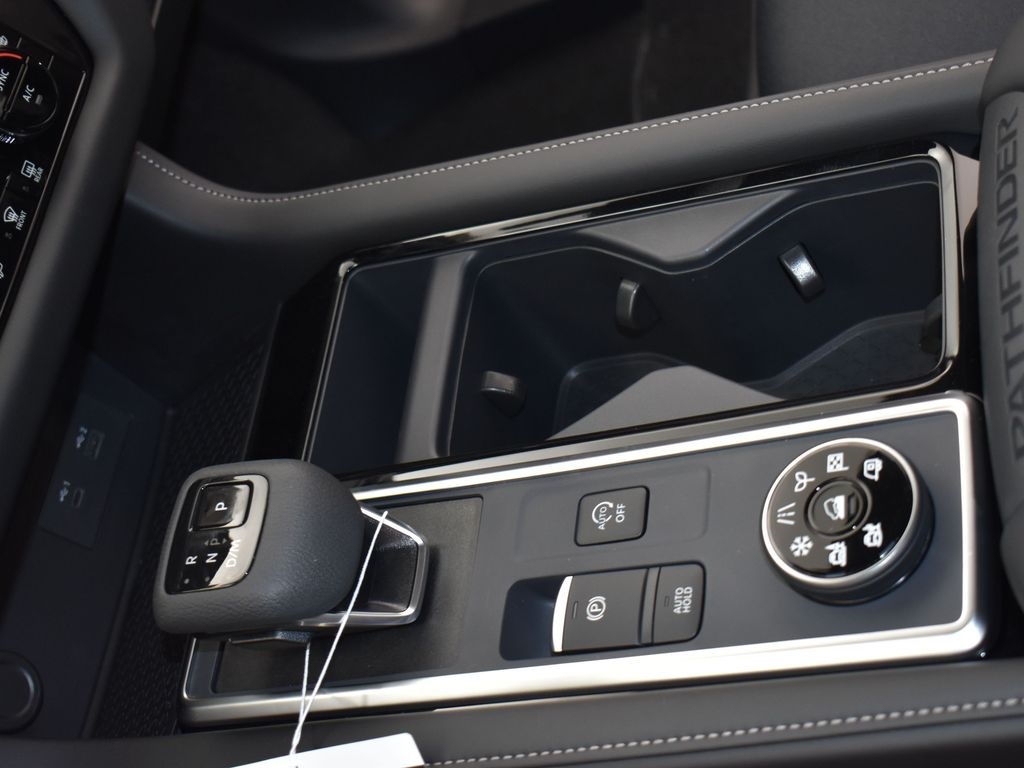 2025 Nissan Pathfinder SV photo 19