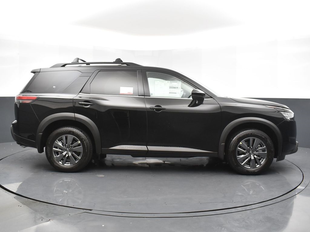 2025 Nissan Pathfinder SV photo 3