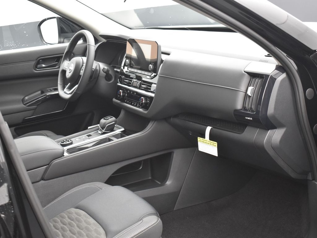 2025 Nissan Pathfinder SV photo 5