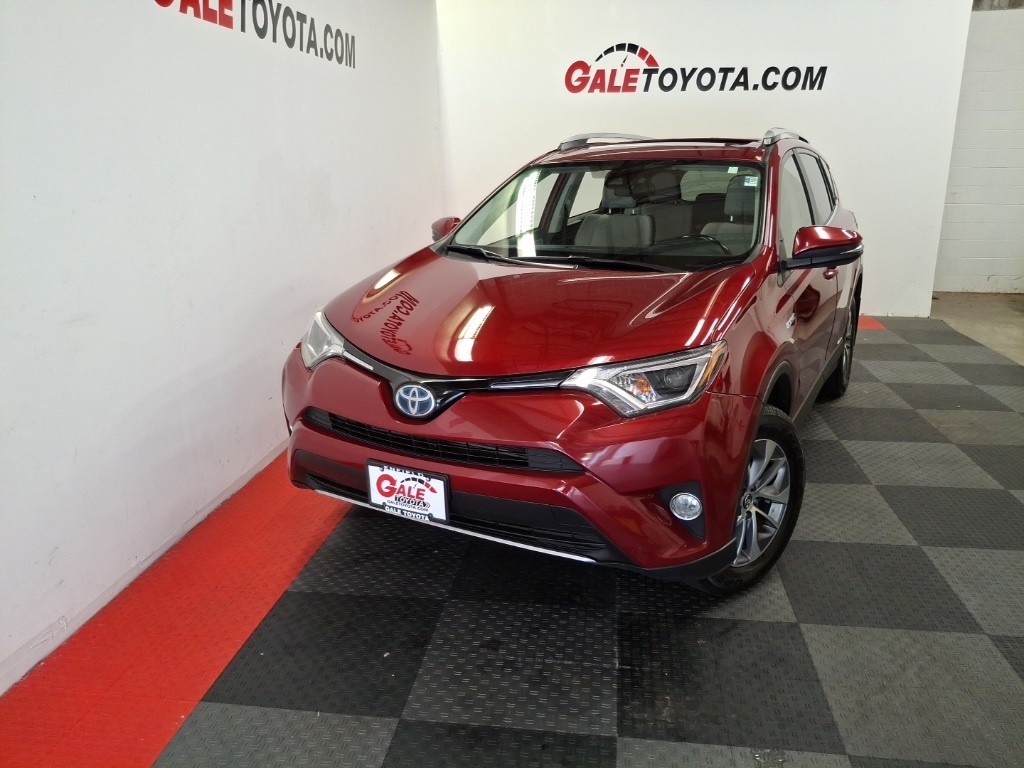 Used 2018 Toyota RAV4 XLE with VIN JTMRJREV6JD237549 for sale in Enfield, CT