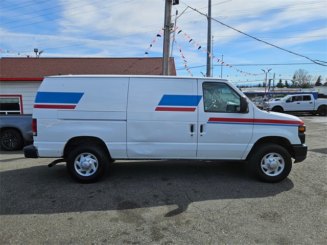 2011 Ford E-350 photo 2