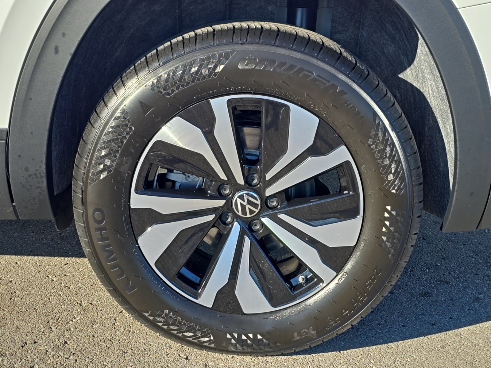 new 2026 Volkswagen Atlas car, priced at $38,280