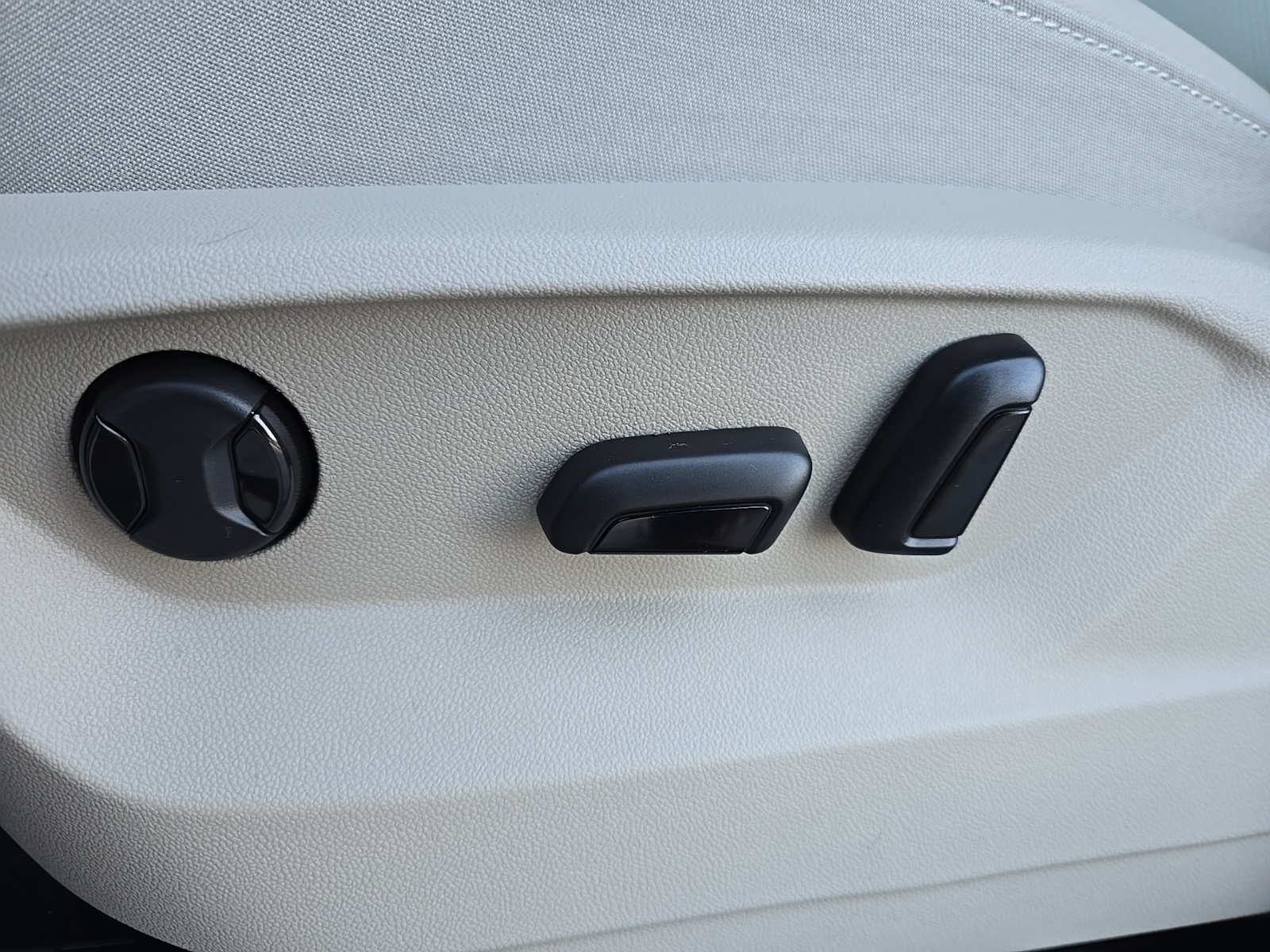 new 2026 Volkswagen Atlas car, priced at $38,280