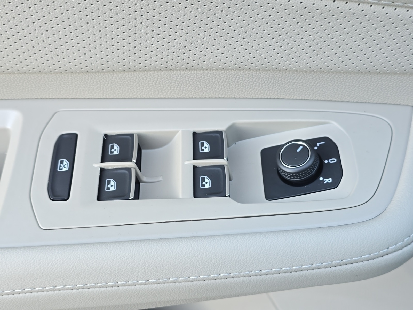 new 2026 Volkswagen Atlas car, priced at $38,280