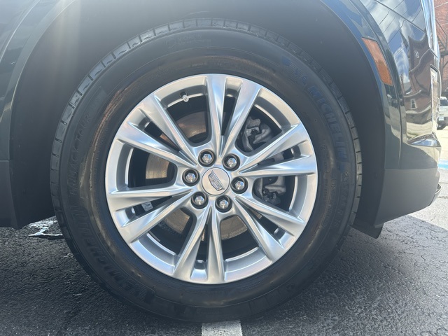 2024 Emerald Lake Metallic Cadillac XT5 Luxury AWD SUV