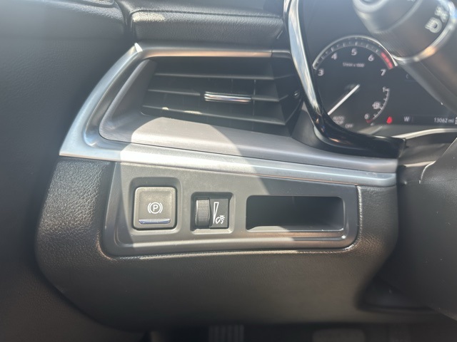 2024 Emerald Lake Metallic Cadillac XT5 Luxury AWD SUV