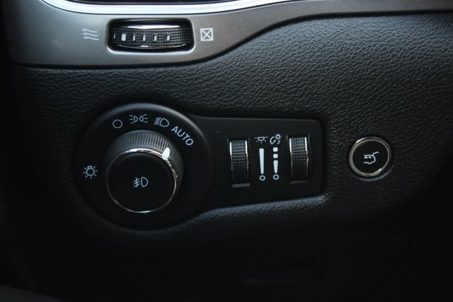 2020 Jeep Cherokee Limited photo 15