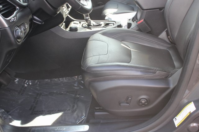 2020 Jeep Cherokee Limited photo 18