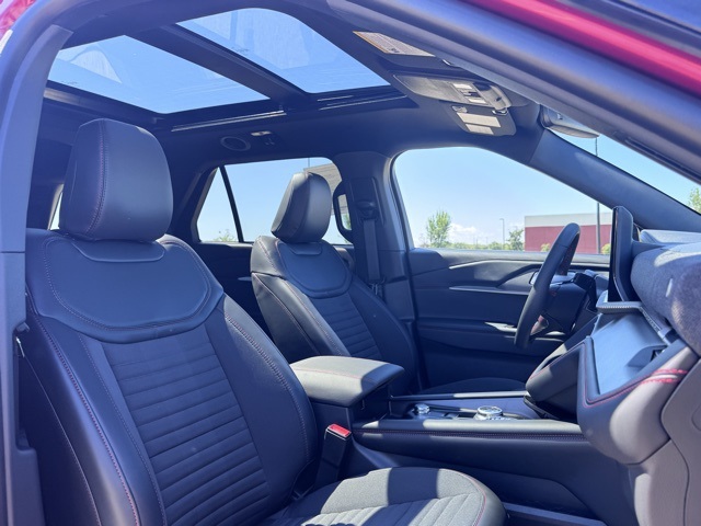 2025 Ford Explorer ST-Line photo 18