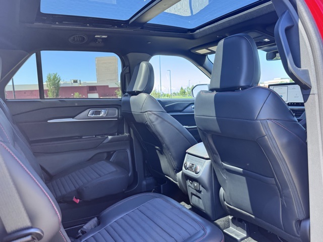 2025 Ford Explorer ST-Line photo 25