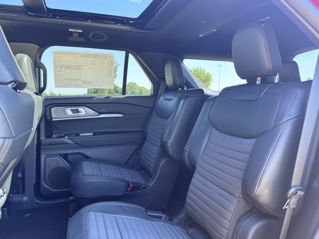 2025 Ford Explorer ST-Line photo 26